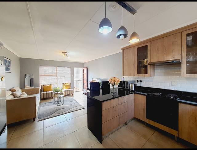2 BEDROOM APARTMENT FOR SALE IN OAKDENE